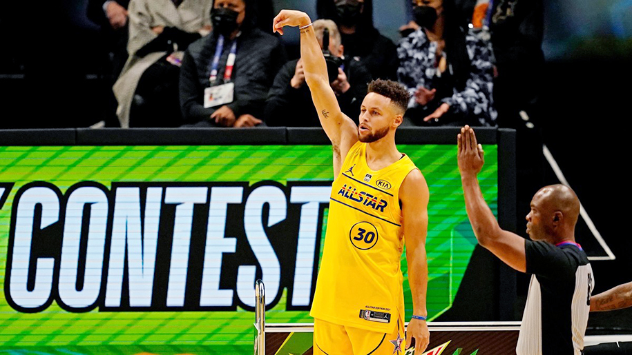 Read more about the article Thi ném 3 điểm cũng “clutch” như một thói quen, Stephen Curry ẵm cúp 3-Point Contest